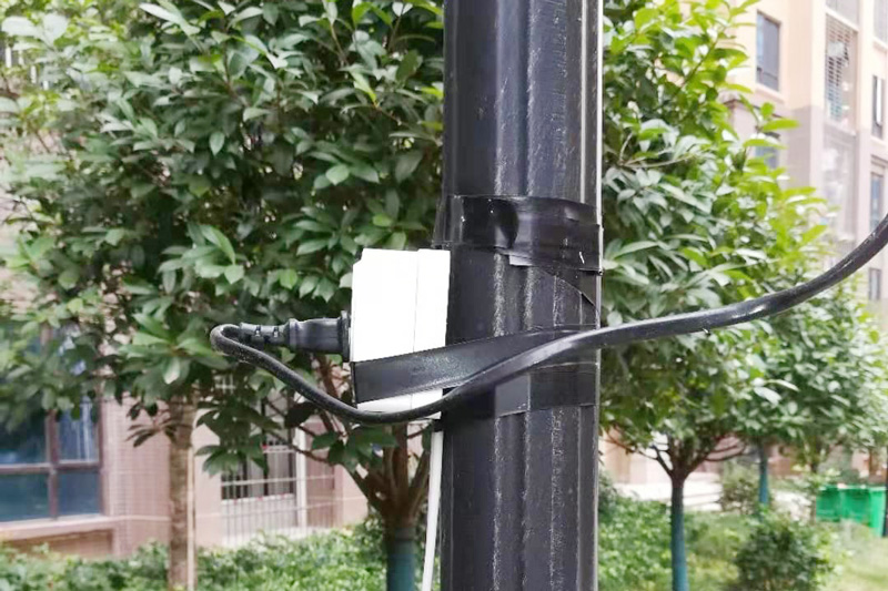 小區滅蚊燈安裝接線裸露