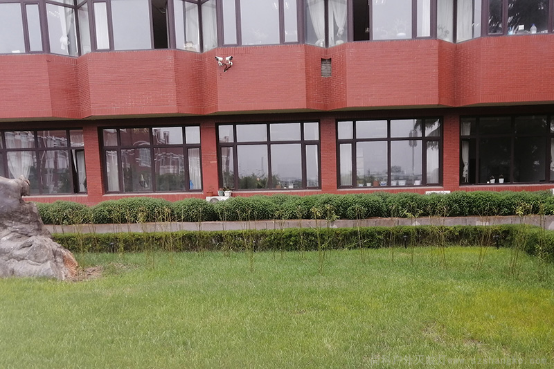 大連101中學（xué）學校（xiào）滅蚊（wén）燈